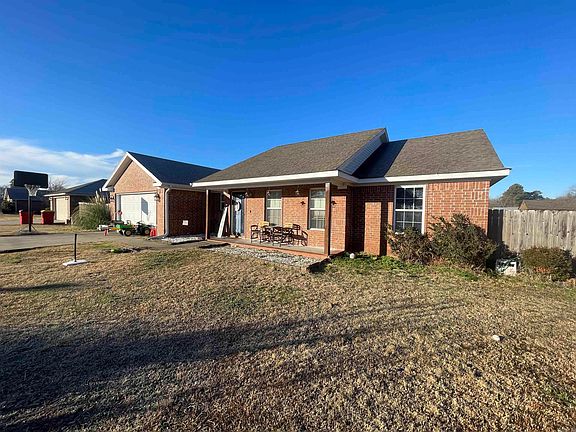 3rd image of 104 Heritage Ln