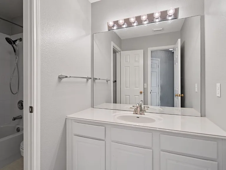 10724 Thoroughbred Dr — Photo 28