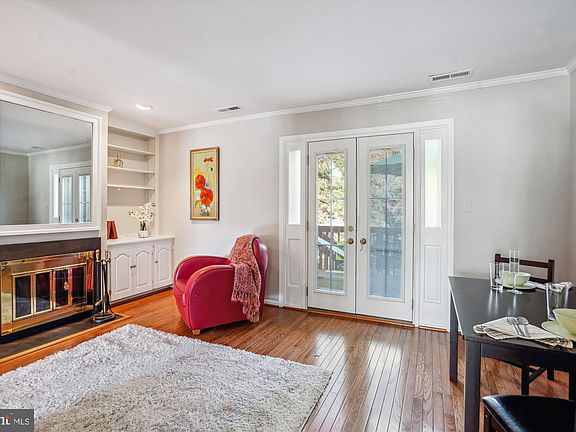 5th image of 4871 Chevy Chase Dr #161