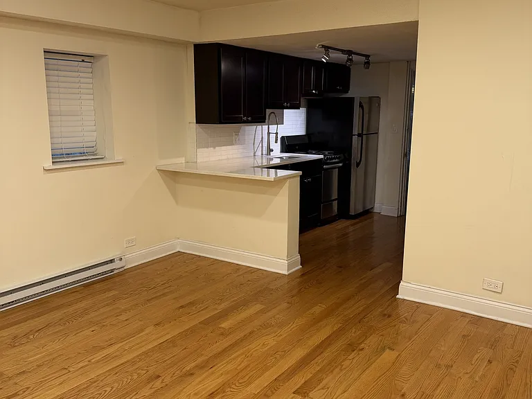 1948 N Lincoln Ave — Photo 5