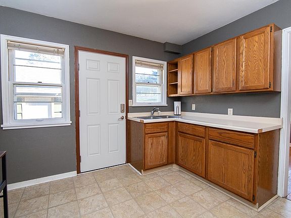 5th image of 830 Losey Blvd S