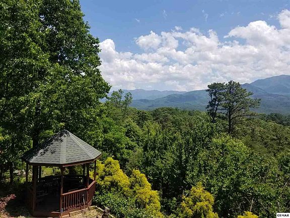 3rd image of 1240 Fox Run