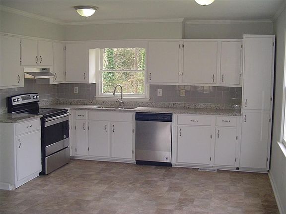 5th image of 835 White Oak Ct
