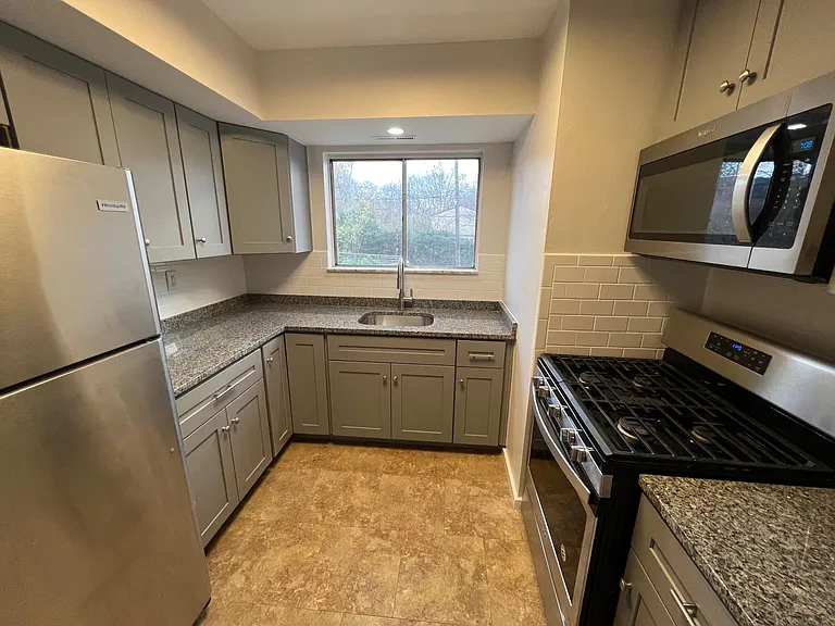 406 Rebecca Ave — Photo 18