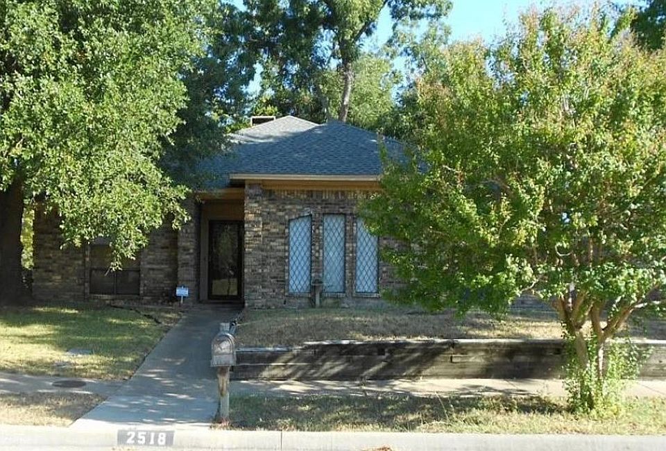 1st image of 2518 Peachtree Ln