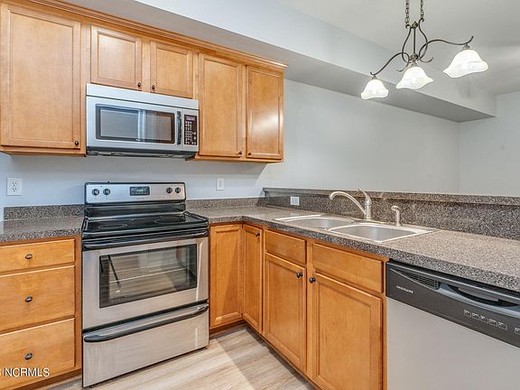 5th image of 414 Harbor Bay Drive