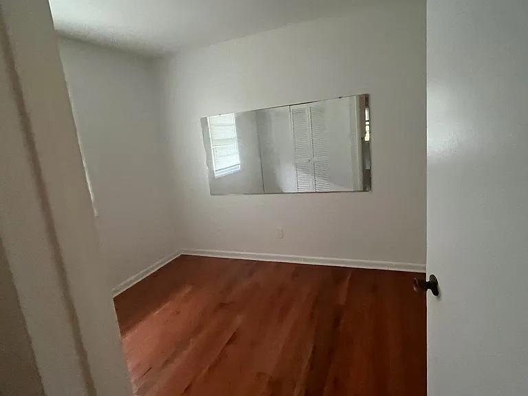 406 Lloyd St — Photo 2