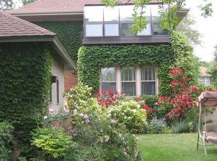 934 W Downer Pl, Aurora, IL 60506