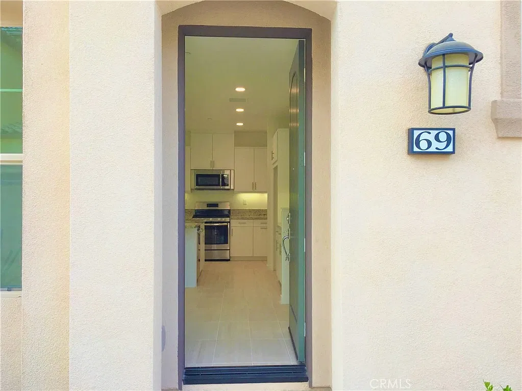 3 bed, 2.5 bath, 1655 sqft, $4,500 — Photo 3