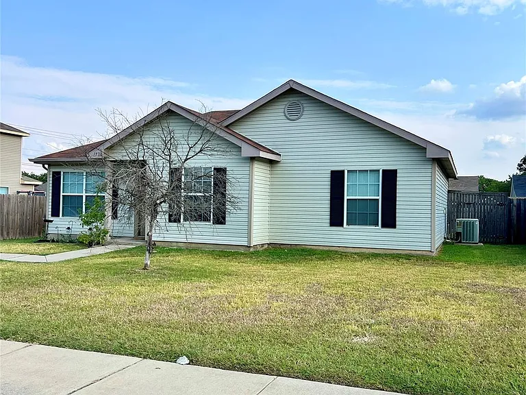 1728 Red Oak Ct — Photo 2