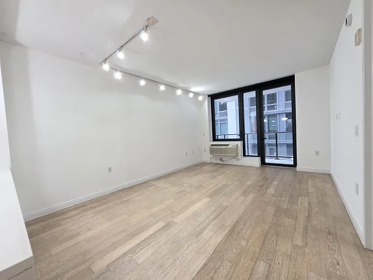 160 1st St #314 — Photo 23