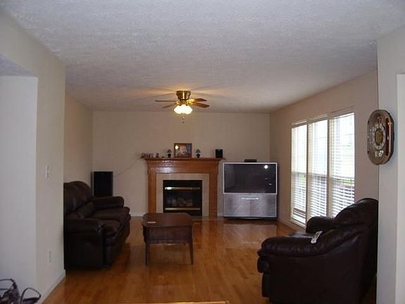 3rd image of 8074 Cartman Ct