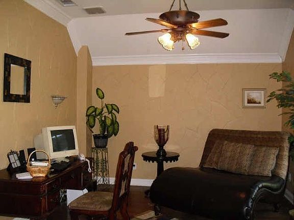 4th image of 529 Vasey Oak Dr