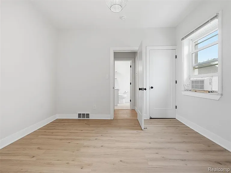 146 E Hazelhurst St #6 — Photo 9