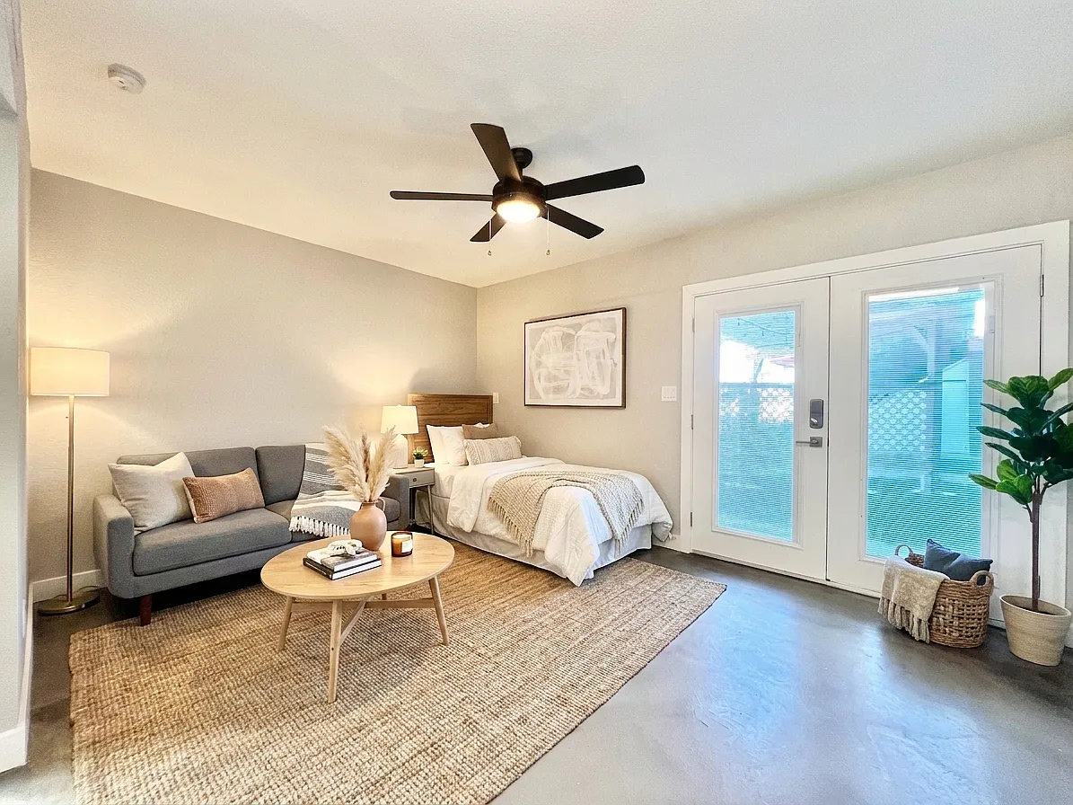 Studio, 375 sqft, $895 — Photo 2