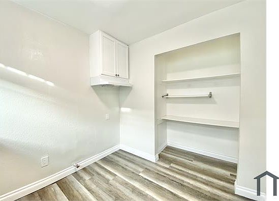 3rd image of 847 W 84th St #14