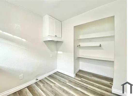 847 W 84th St #14 — Photo 3