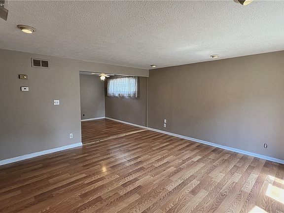 4th image of 1925 Sunview Dr