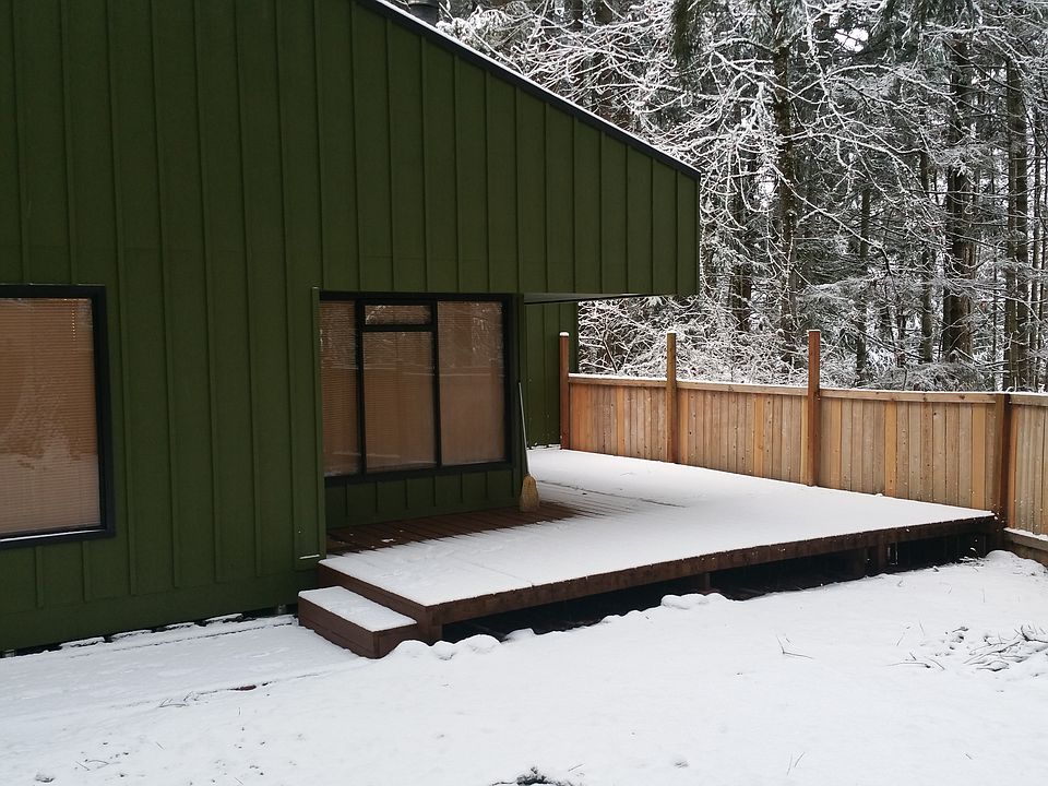 2nd image of 17914 Overlake Ct SE