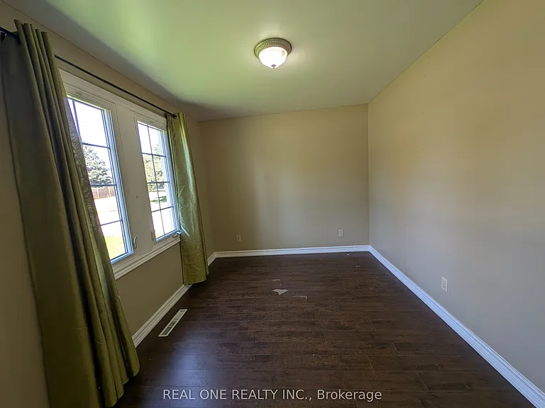 157 Bessborough Dr — Photo 15