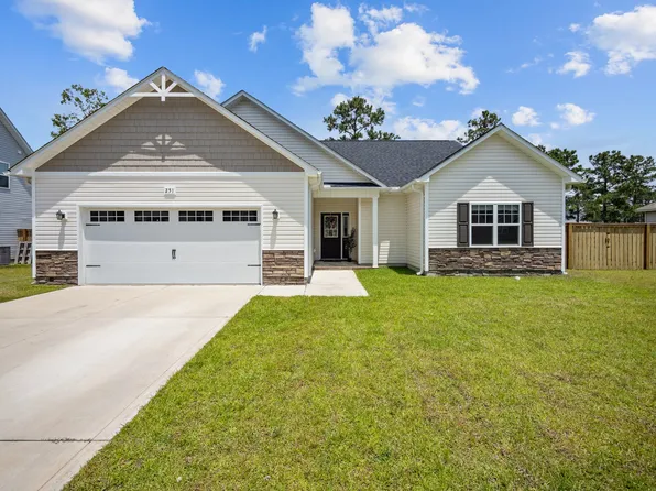 251 Breakwater Dr, Sneads Ferry, NC 28460