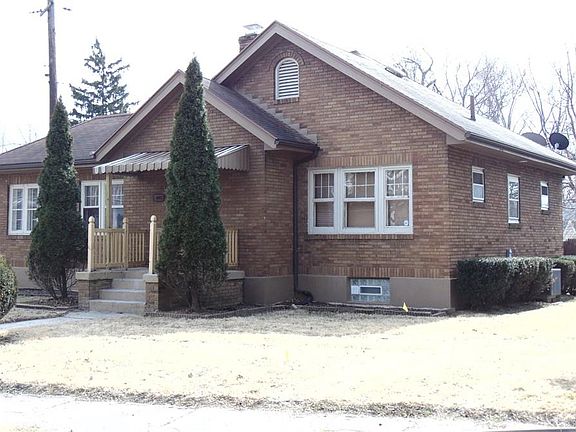 2nd image of 604 W Circle Dr