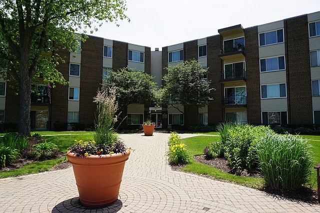 1st image of 140 W Wood St Unit 107
