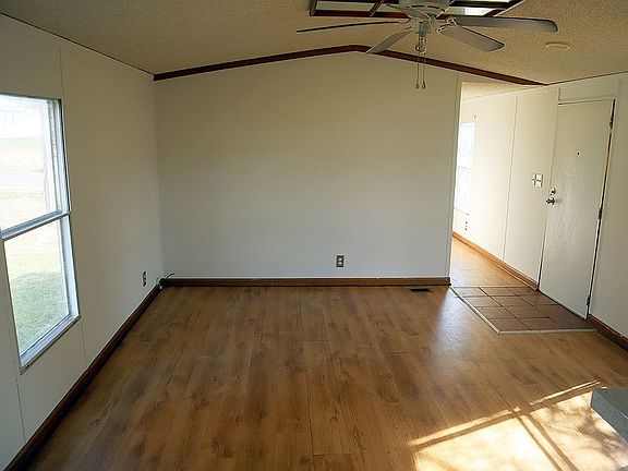 5th image of 3242 Idlewild Dr