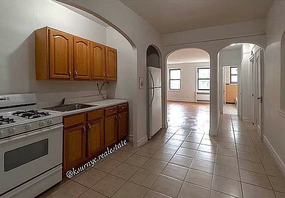 4th image of 47-51 40th St #4F