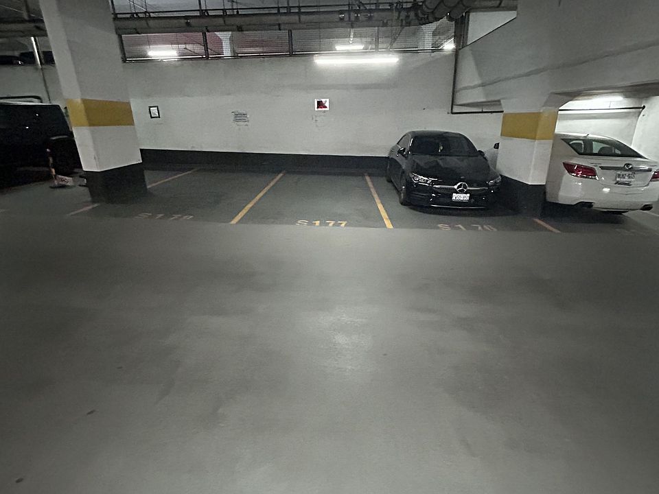 1st image of 15 Fort York Blvd