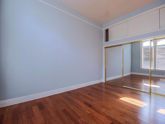 2nd image of 464 Hickory St