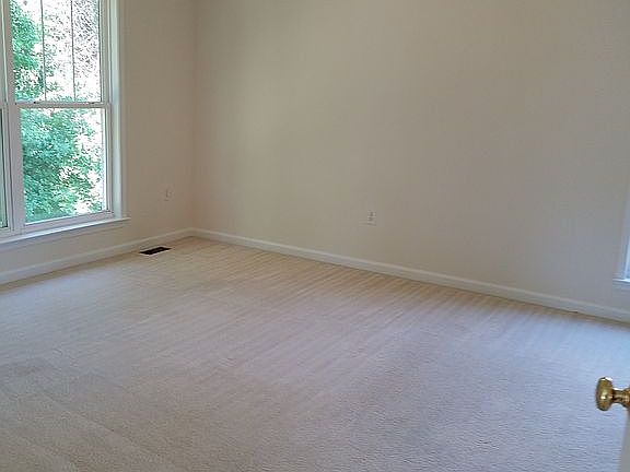 4th image of 223 Dogwood Ave