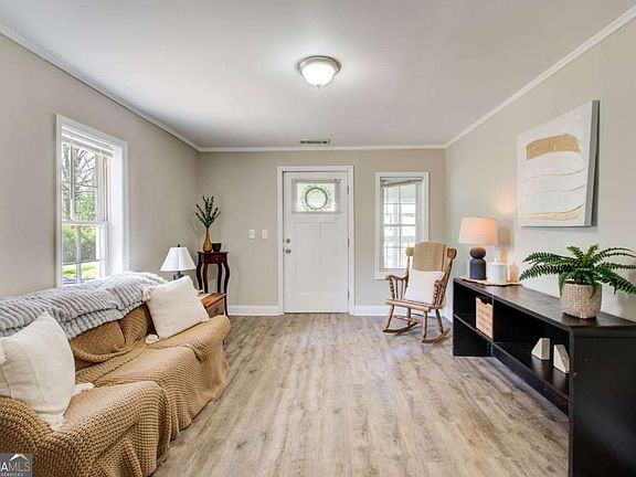 5th image of 411 Ash St