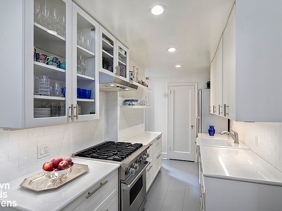 3rd image of 163 E 81st St #3C