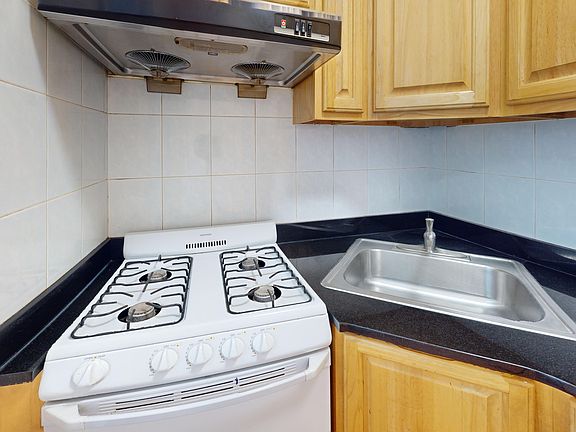 3rd image of 20 Spring St APT 13
