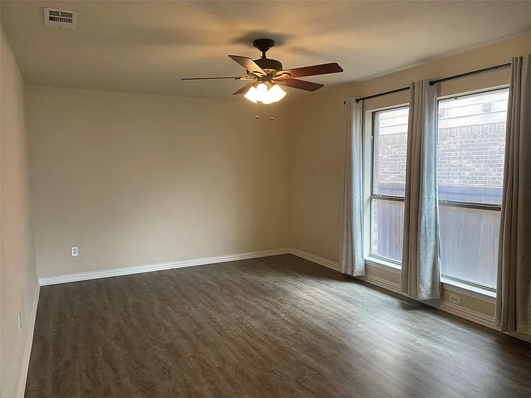421 Brighton St — Photo 12