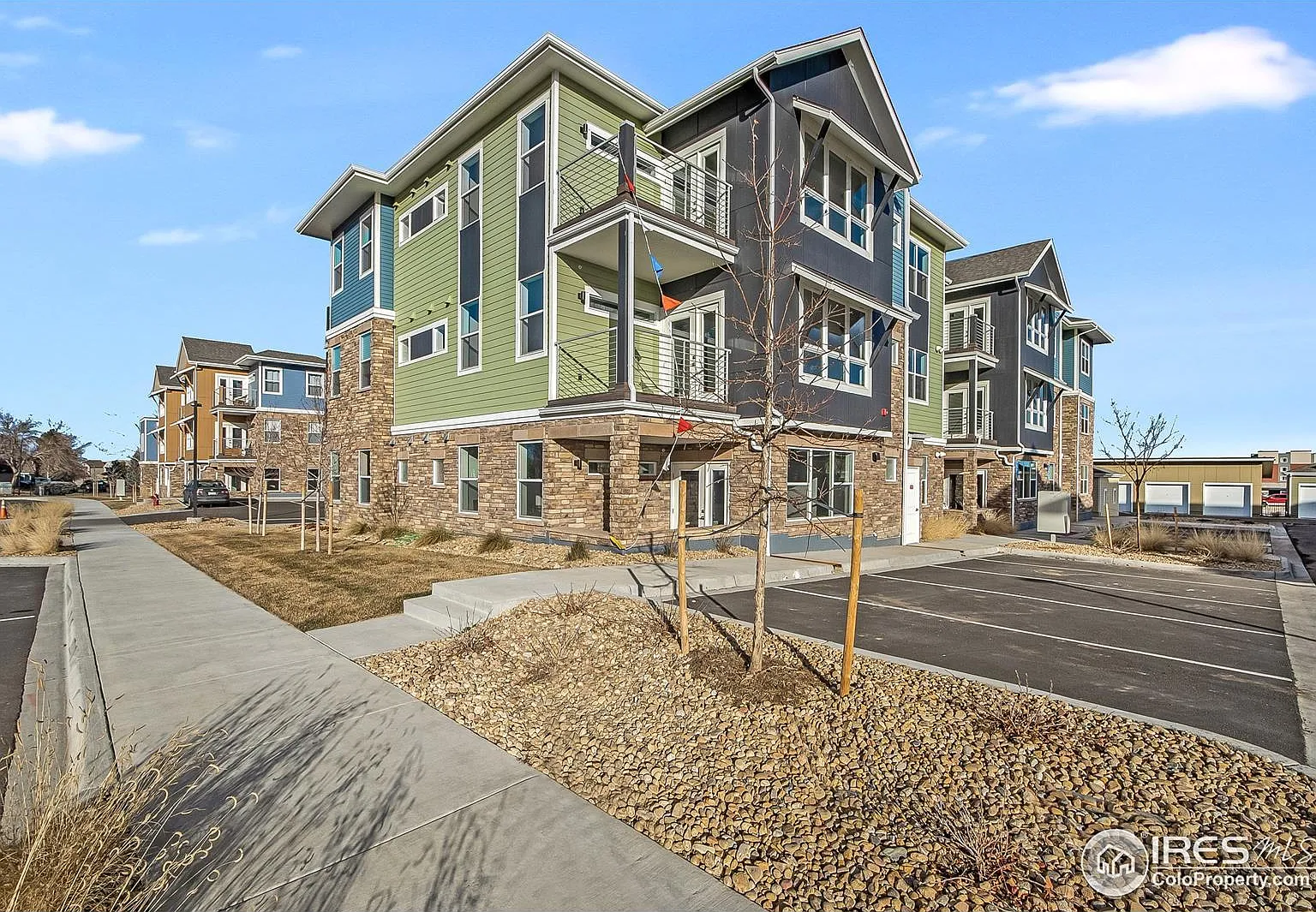 230 S Cherrywood Dr — Photo 1