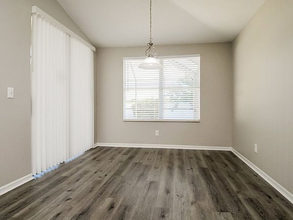 5th image of 1104 Barclay Wood Dr