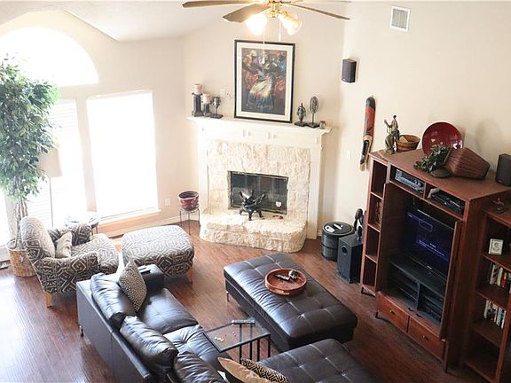 3rd image of 321 Laurel Springs Dr