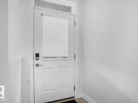 3rd image of 2852 Duke Cres SW