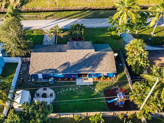 3rd image of 3816 Aladdin Ave