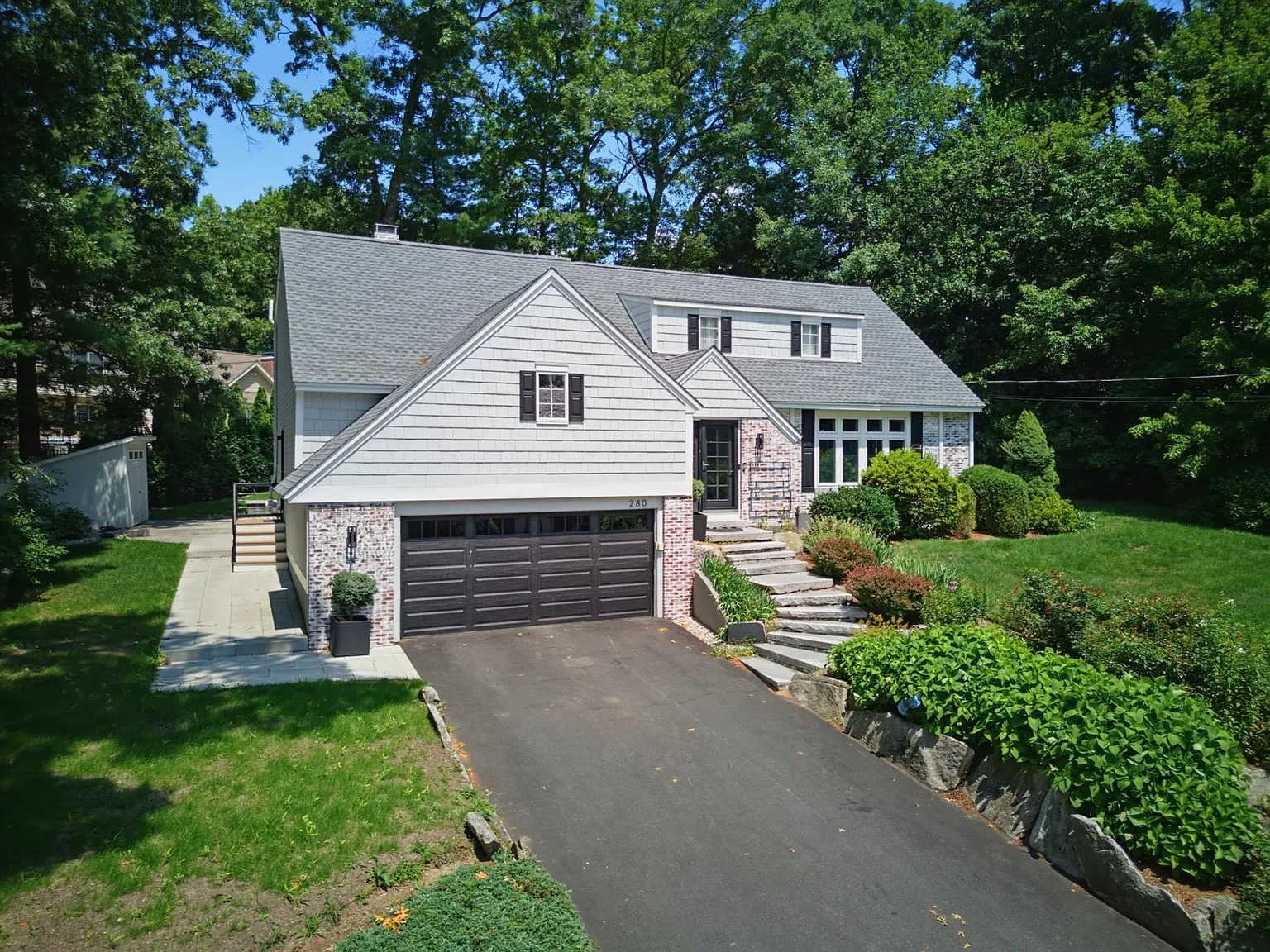 4 bed, 3.5 bath, 3763 sqft, $7,500 — Photo 2