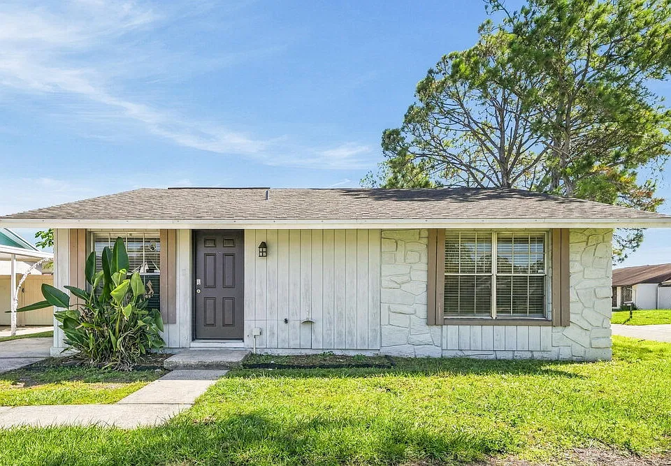 8301 Carmel Pl