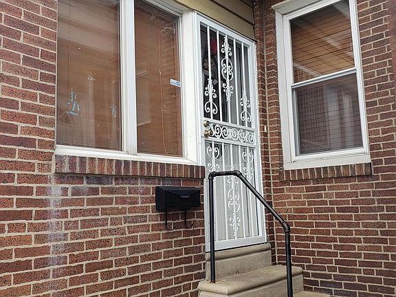 3rd image of 516 E Clarkson Ave