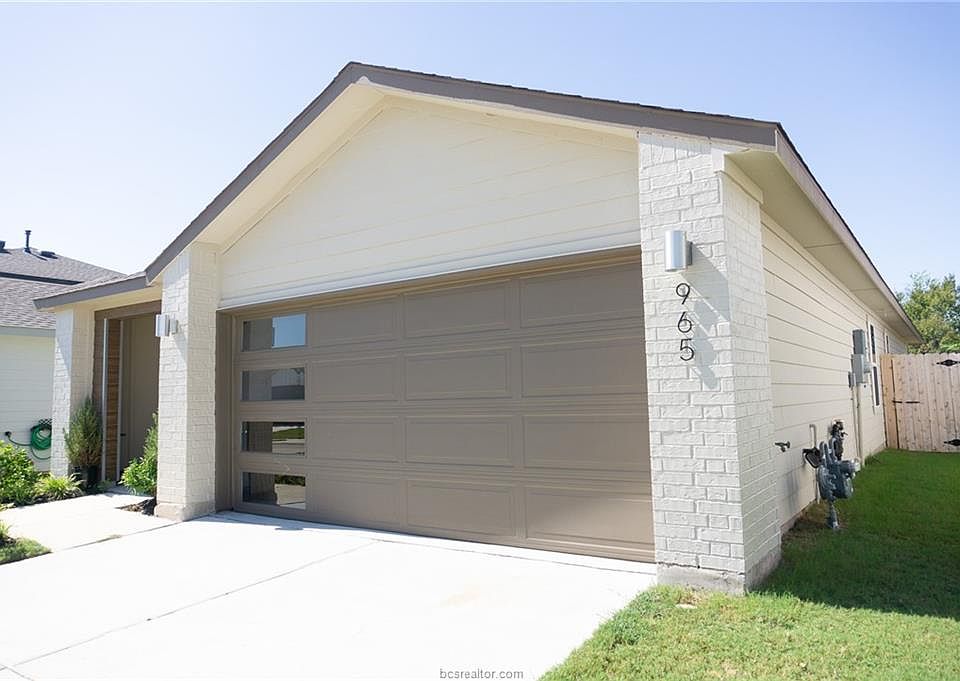 1st image of 965 Lady Bird Ln