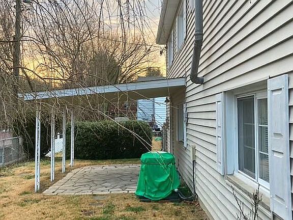 2nd image of 2115 Highland Ct