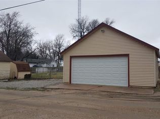 112 S 6th St, Sterling, KS 67579