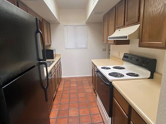 2nd image of 5872 N Placita De Las Lomitas