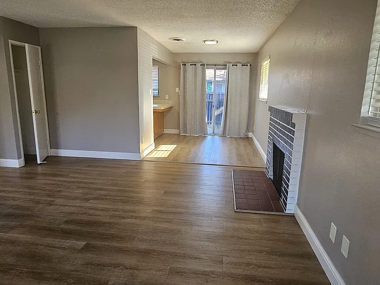 5893 S Land Park Dr — Photo 3