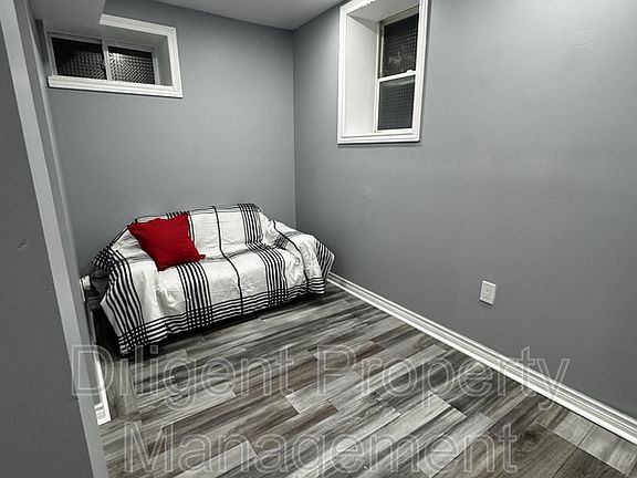 4th image of 492 King George St Unit A